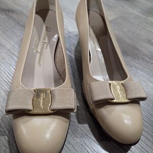 Salvatore Ferragamo Women's Cream Loafers with Gold Bow